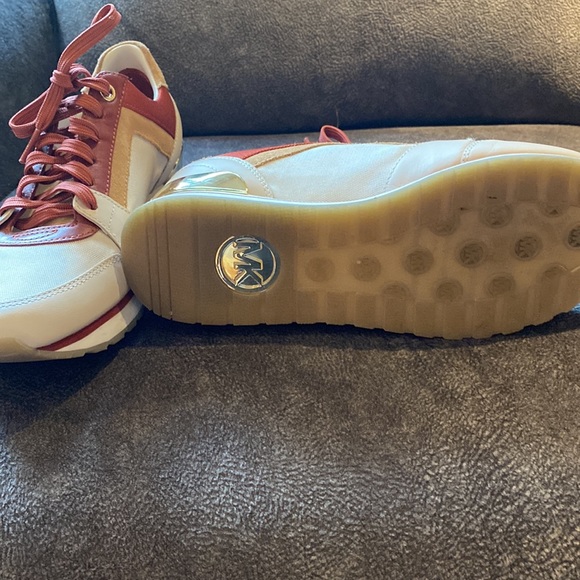 Gorgeous Michael Kors sneakers - Picture 3 of 4